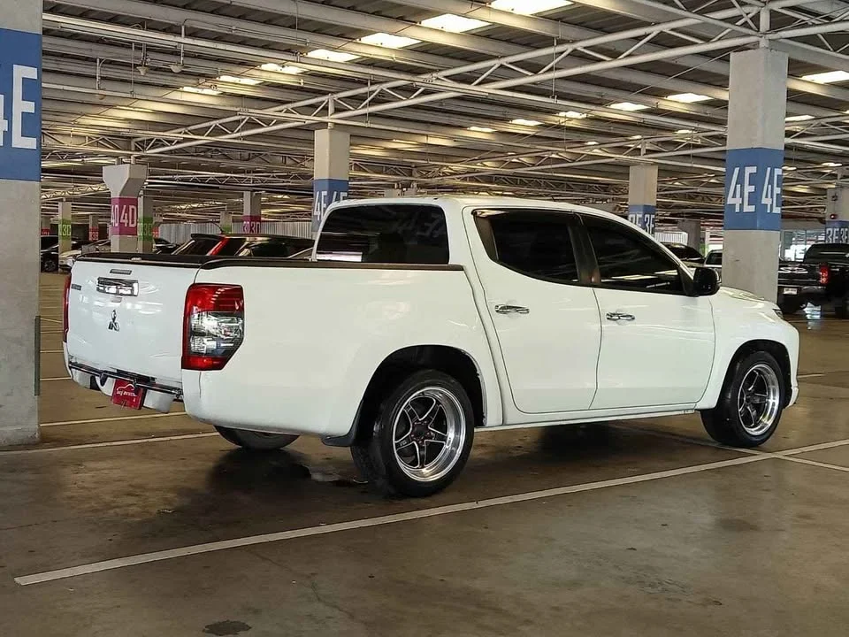 2022 Mitsubishi Triton V 2