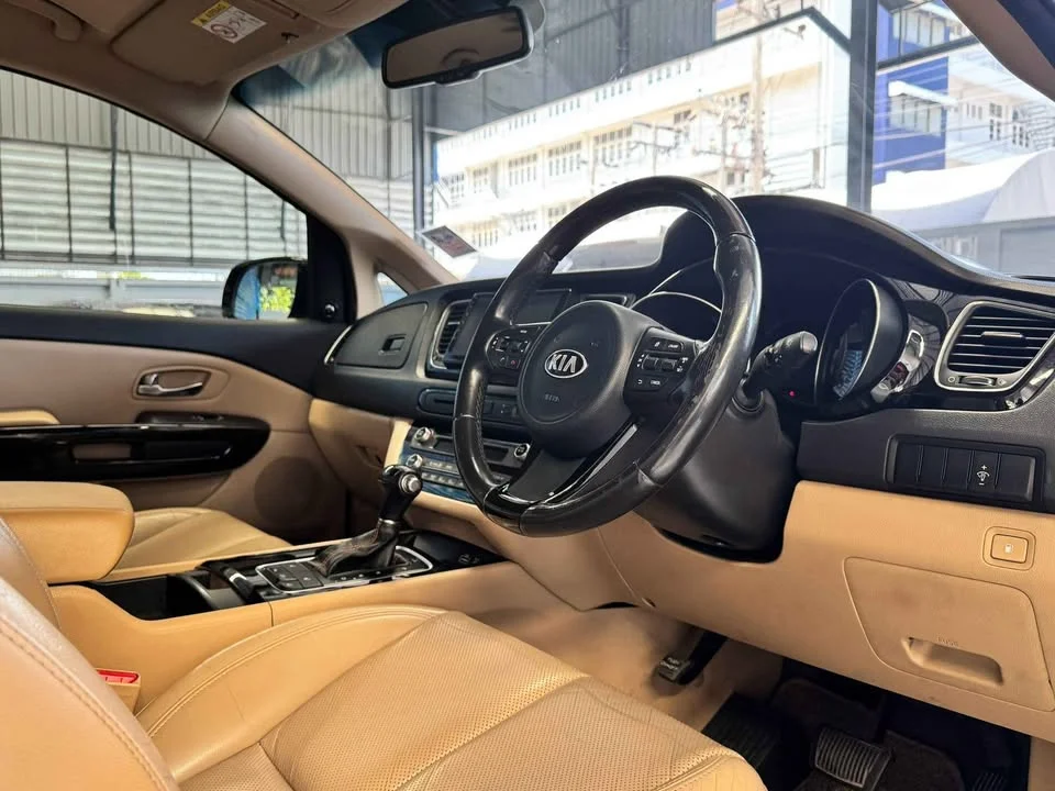 2015 Kia Carnival III 2
