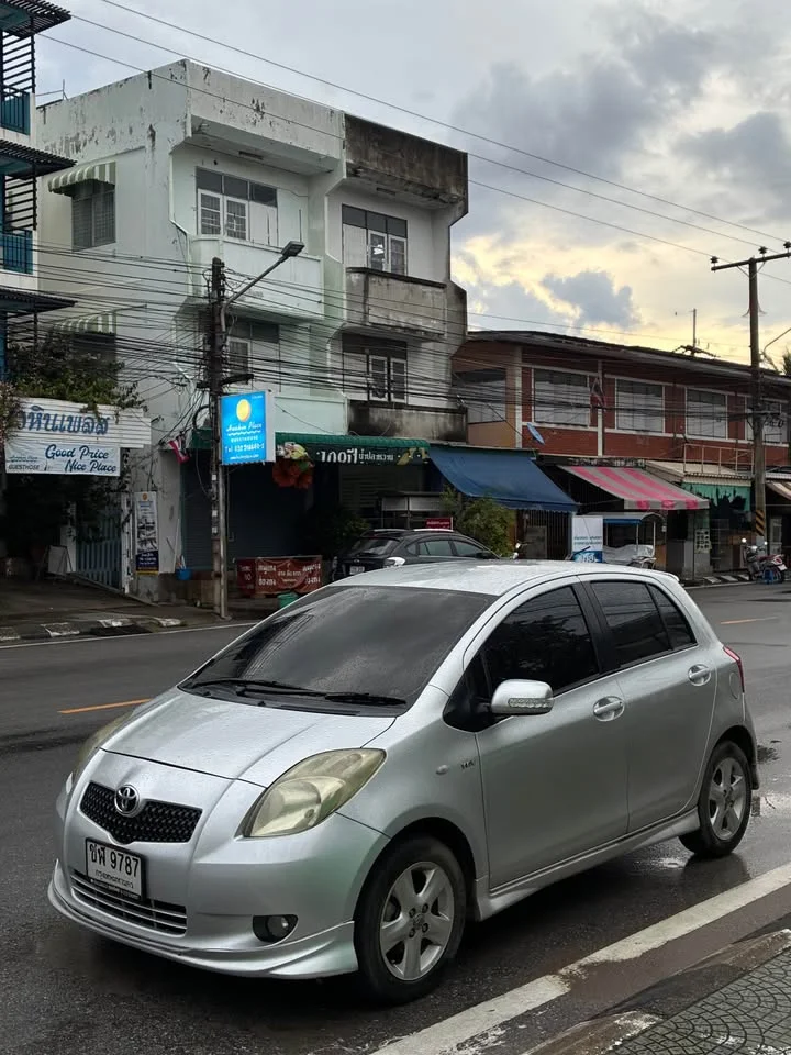 2007 Toyota Yaris II 2