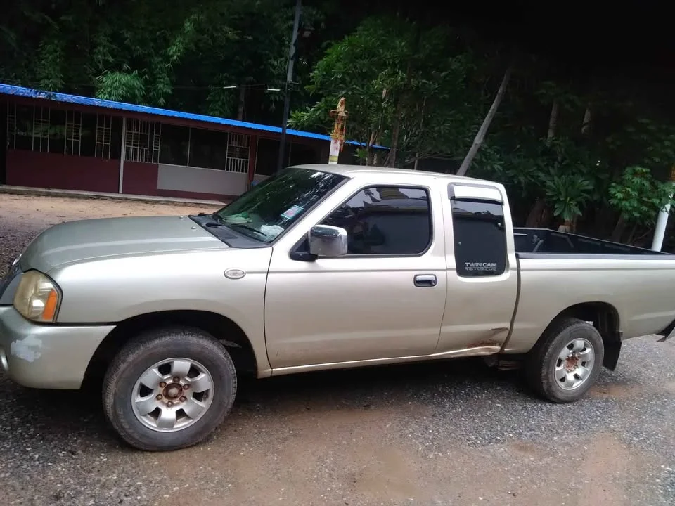 2004 Nissan Frontier I 2