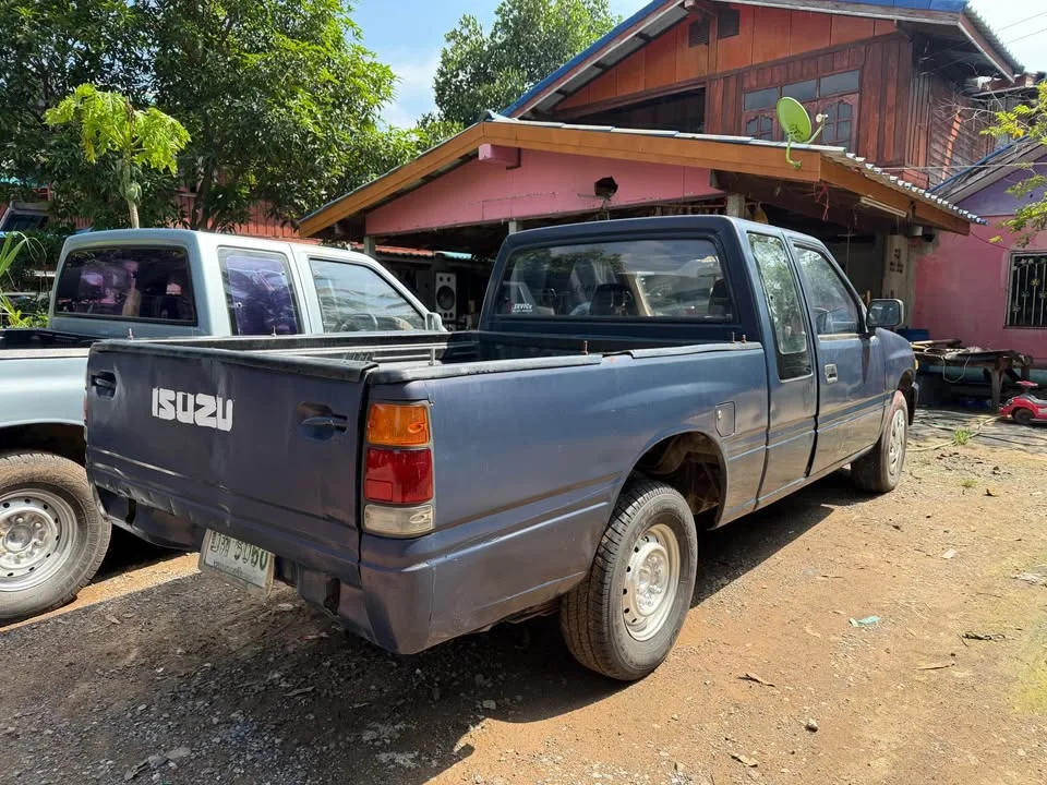 1990 Isuzu TFR III 3