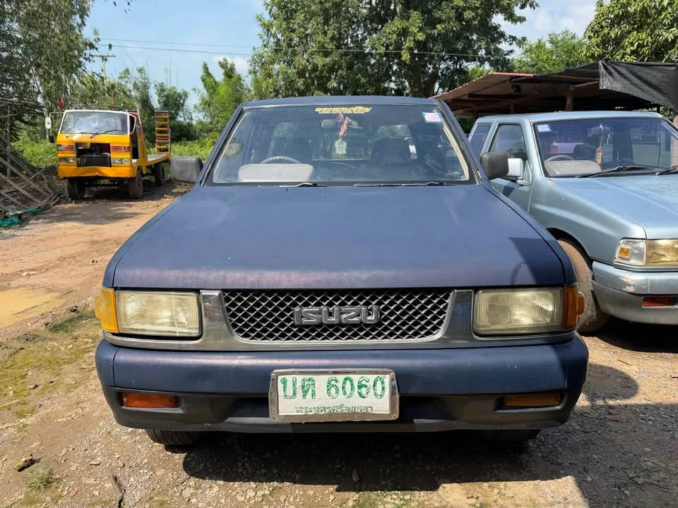 1990 Isuzu TFR III 2