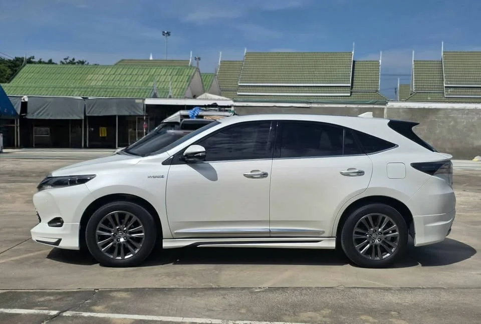 2015 Toyota Harrier III 3