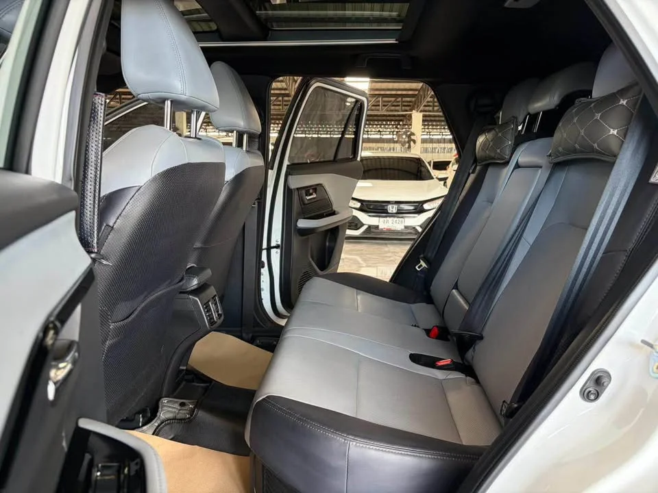 2024 Toyota Yaris Cross AC200 2