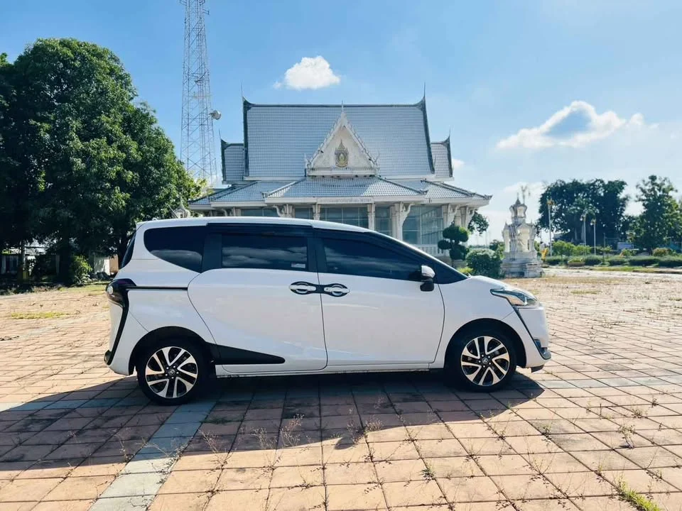 2019 Toyota Sienta II 2