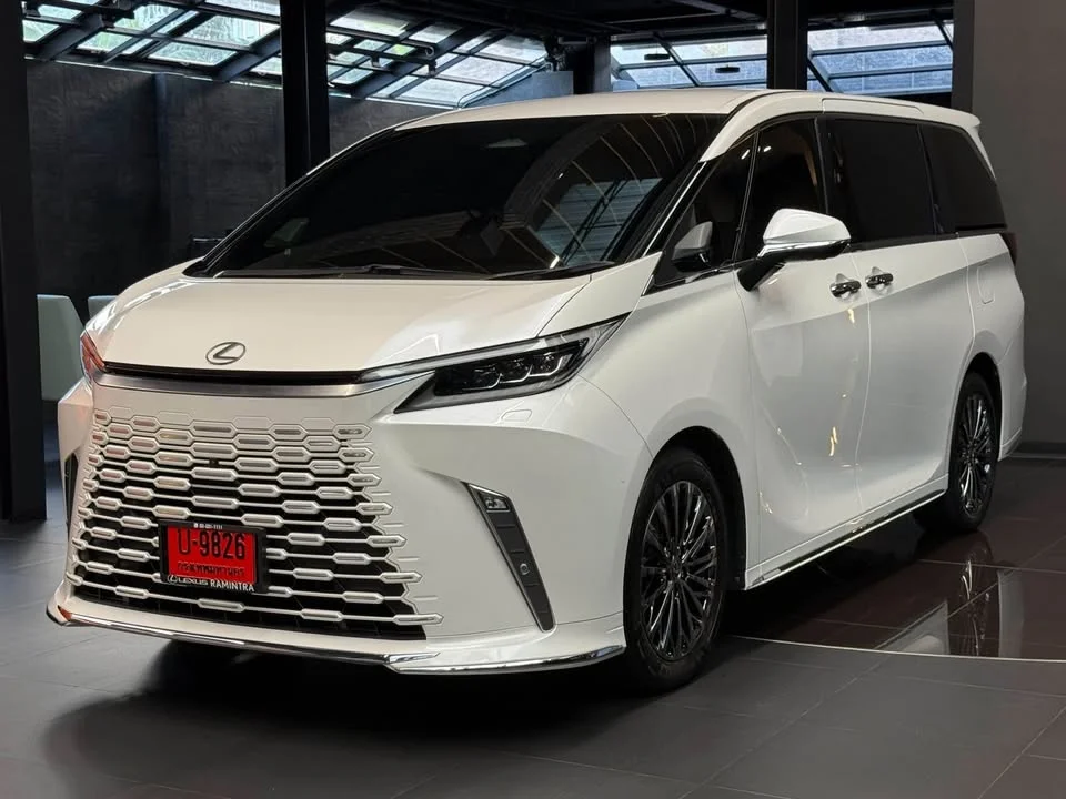2026 Lexus LM II 2