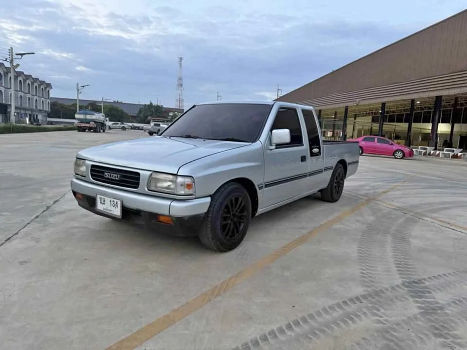 1996 Isuzu TFR III 2