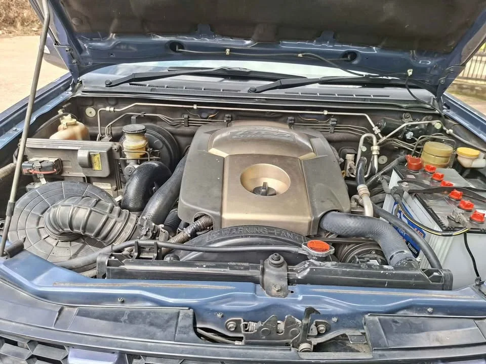 2005 Isuzu MU-7 3