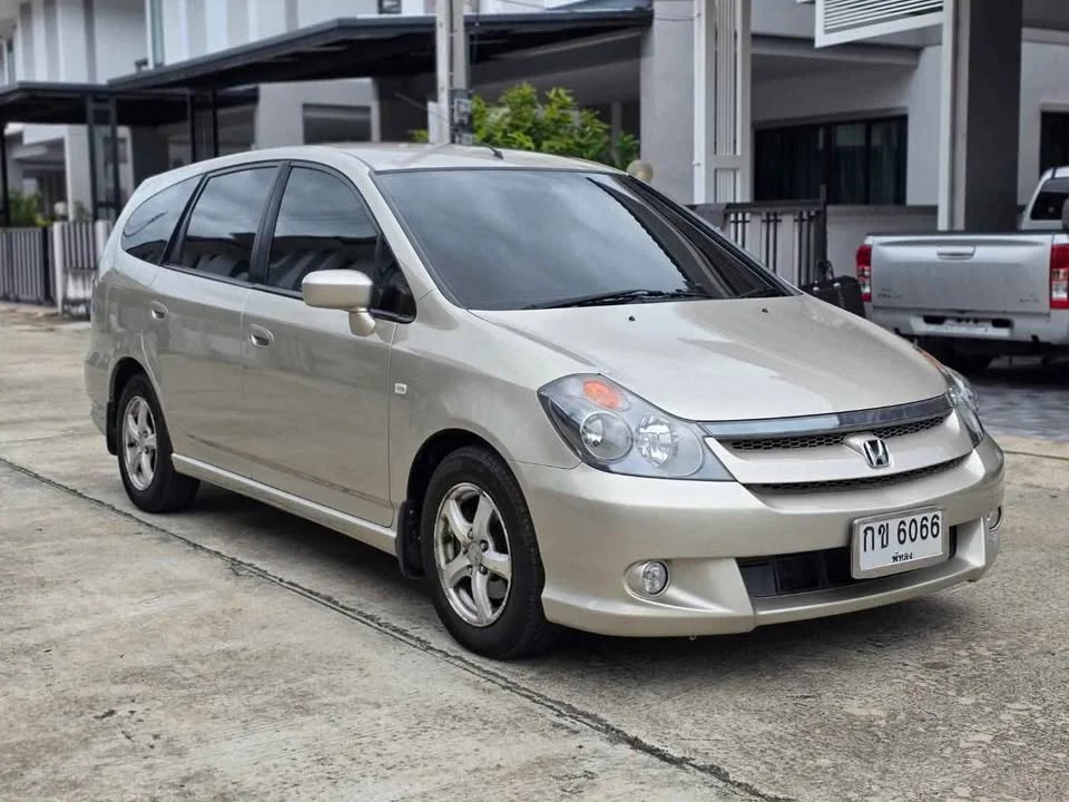 2005 Honda Stream I 3
