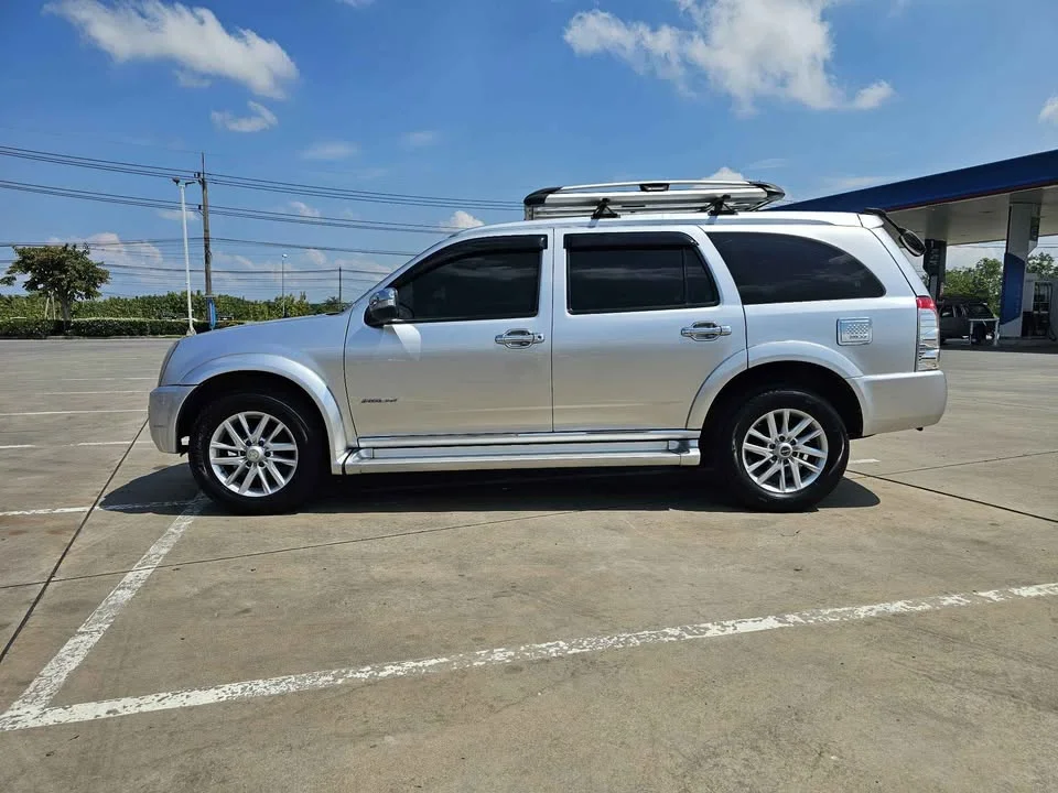 2009 Isuzu MU-7 2