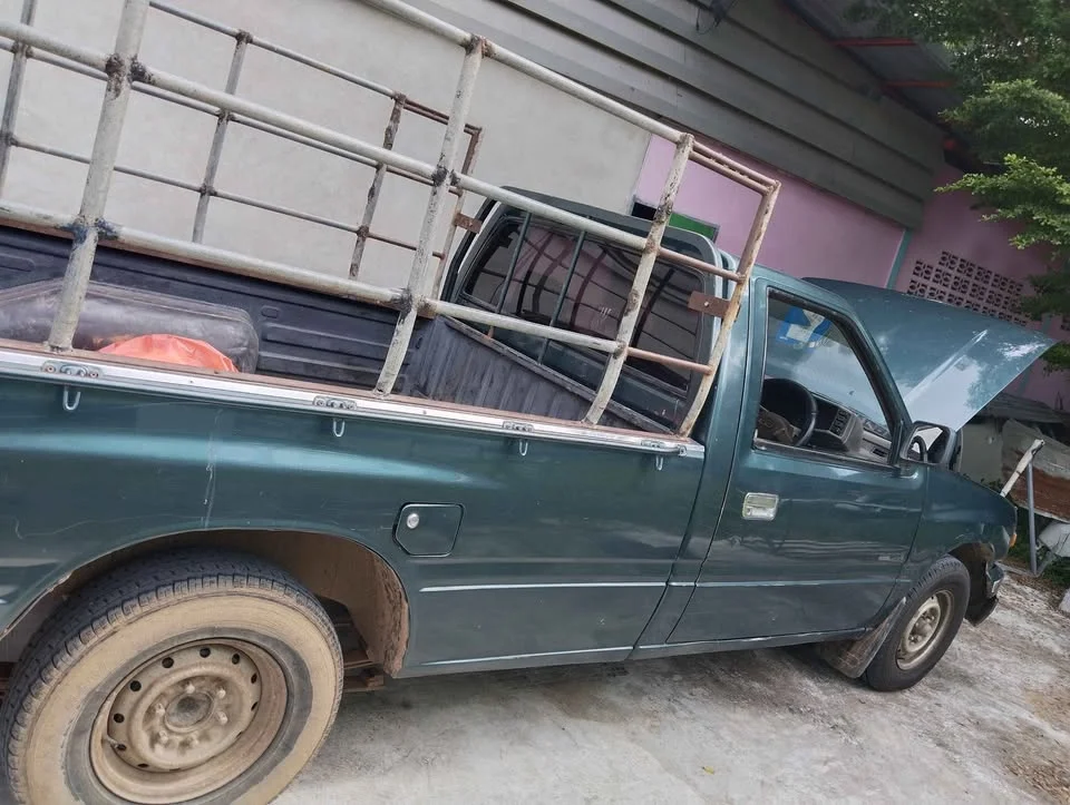 1990 Isuzu TFR III 2