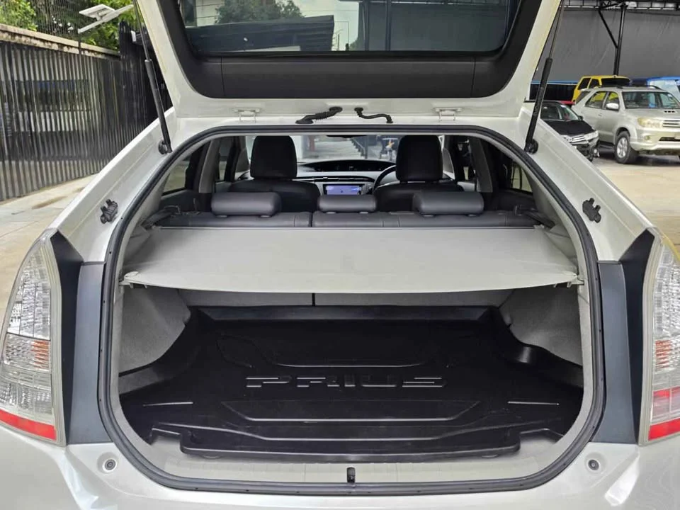 2011 Toyota Prius III 3