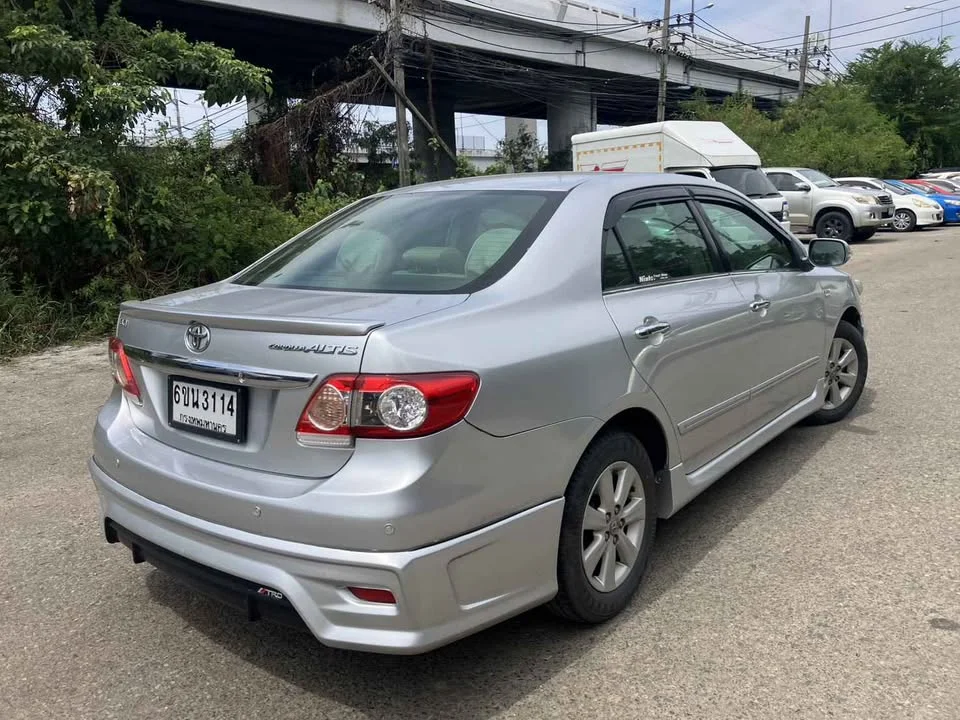 2013 Toyota Corolla Altis X (E140) 3