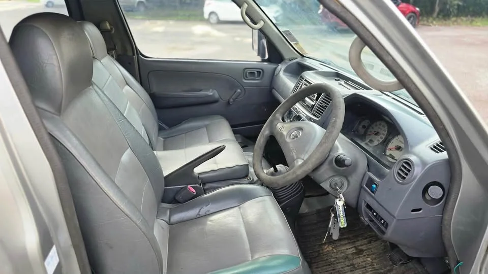 2004 Nissan Urvan V (E25) 2