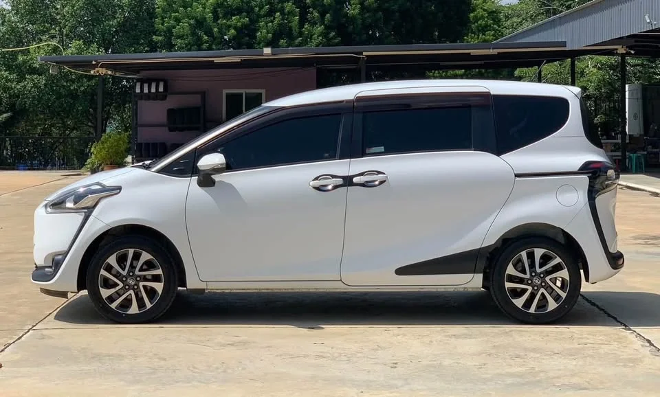 2019 Toyota Sienta II 2