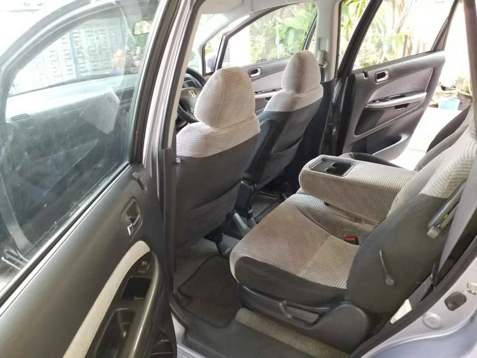 2004 Honda Stream I 3