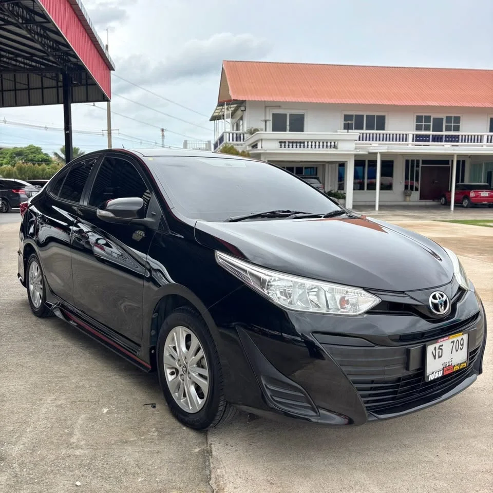 2017 Toyota Yaris ATIV III 3
