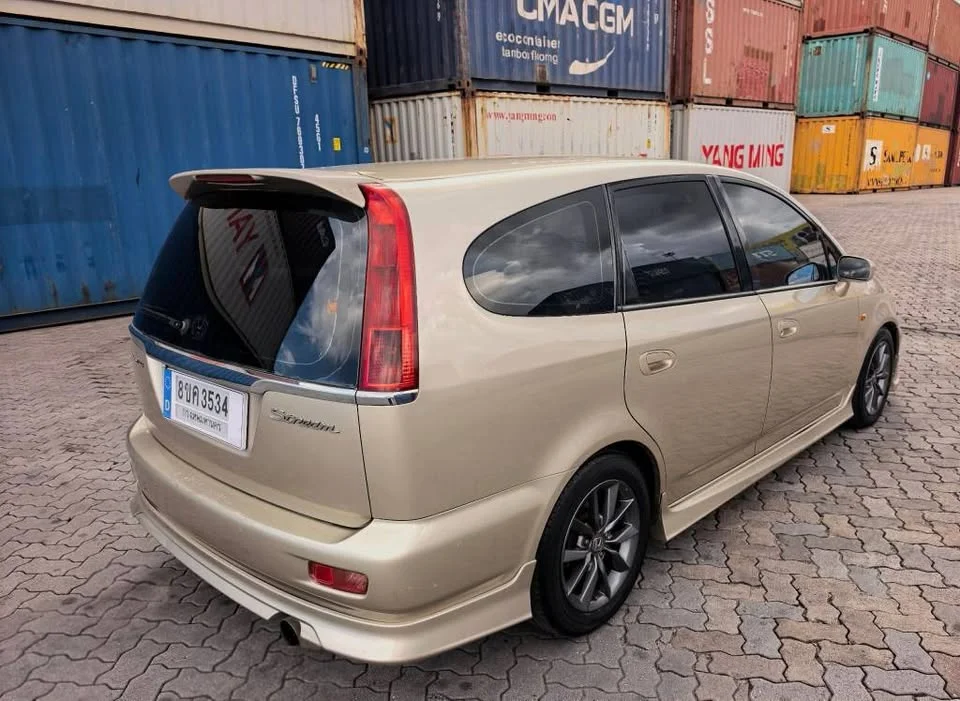 2004 Honda Stream I 3
