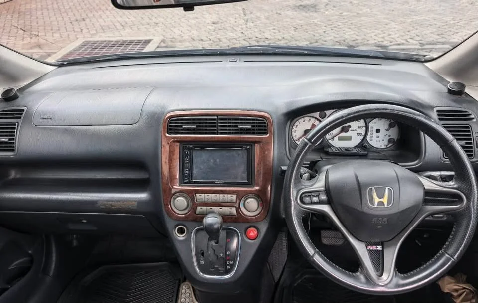 2004 Honda Stream I 2