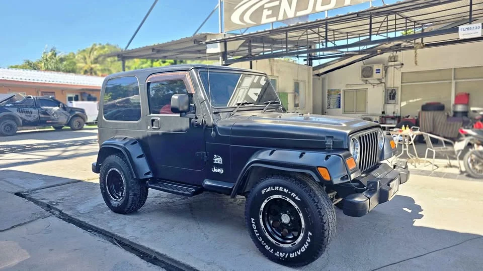 2011 Jeep Wrangler TJ 2