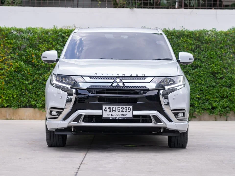 2023 Mitsubishi Outlander III 2