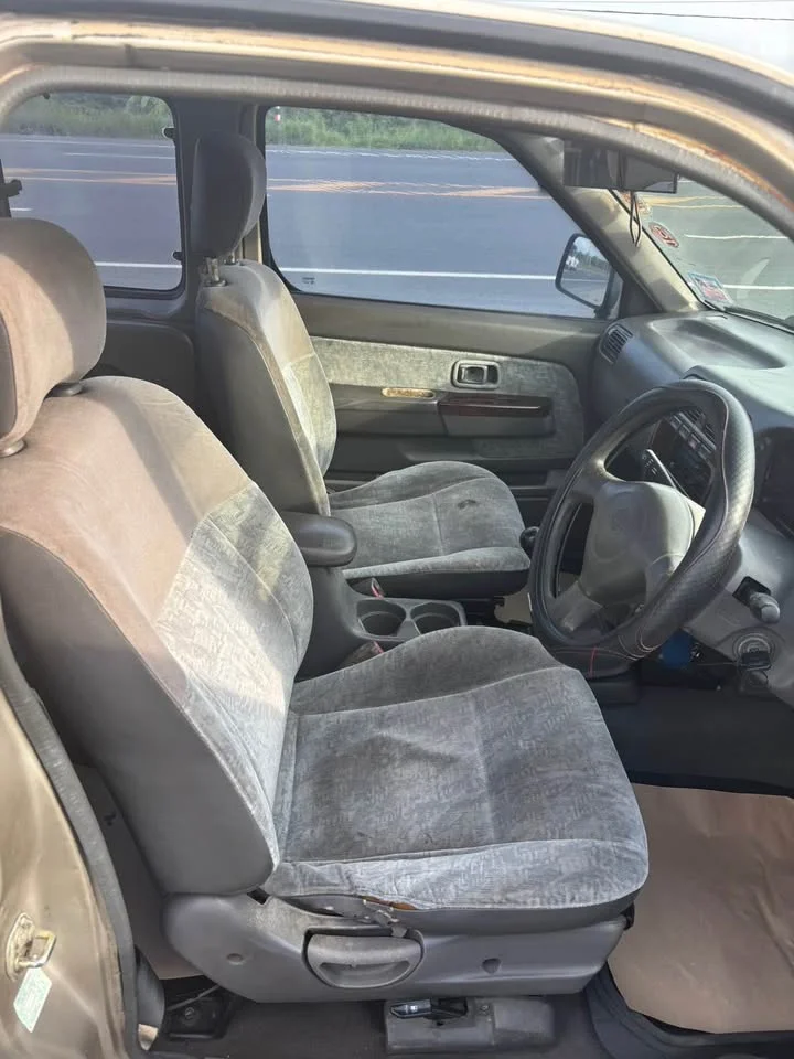 2000 Nissan Frontier I 2