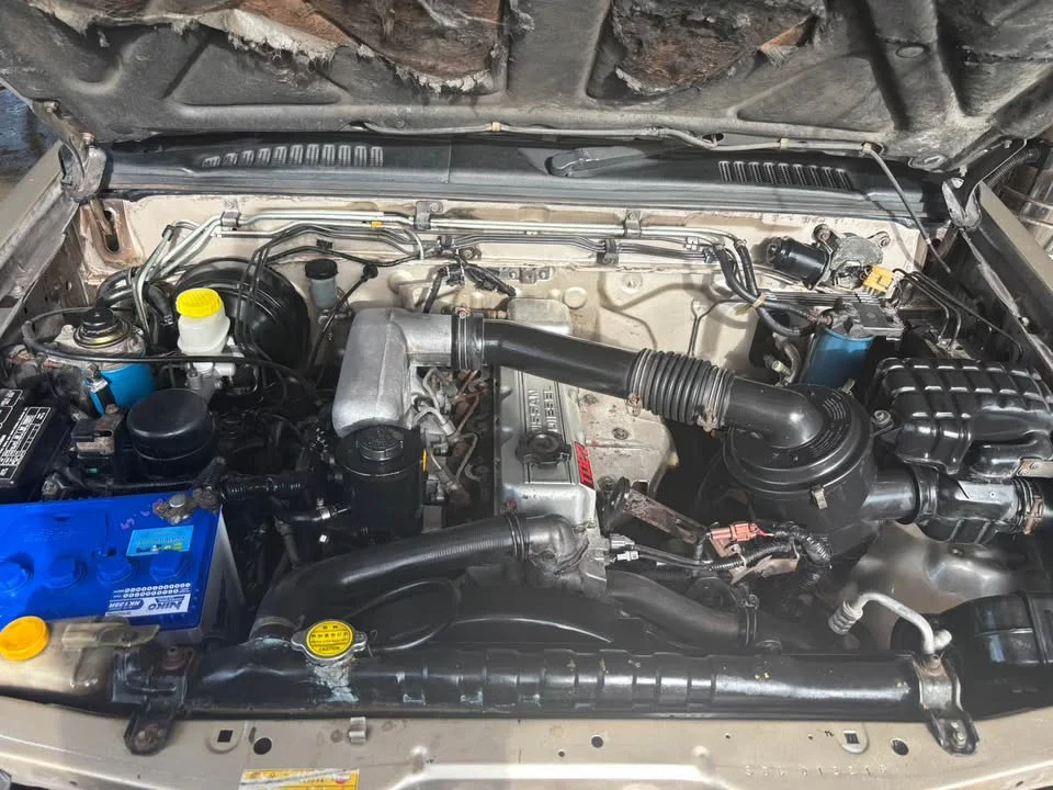 2000 Nissan Frontier I 3