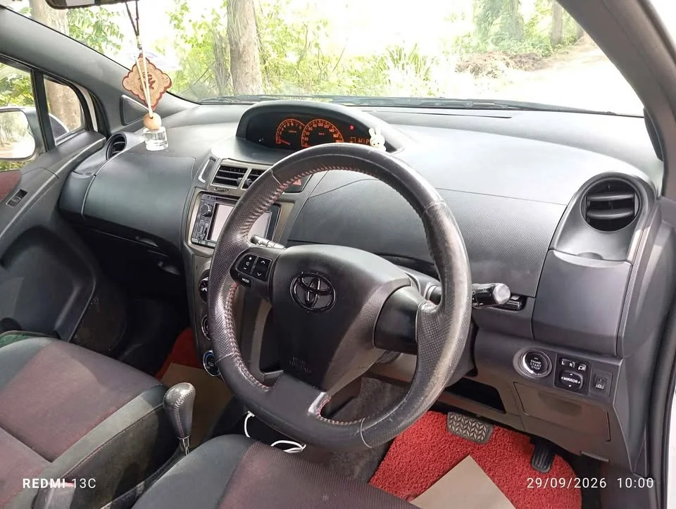 2013 Toyota Yaris II 3