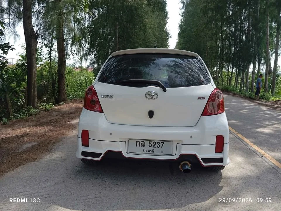 2013 Toyota Yaris II 2