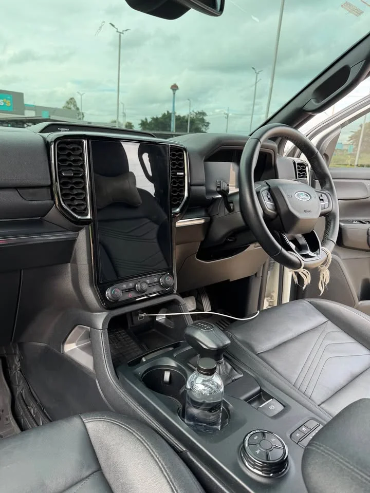 2023 Ford Everest III 2