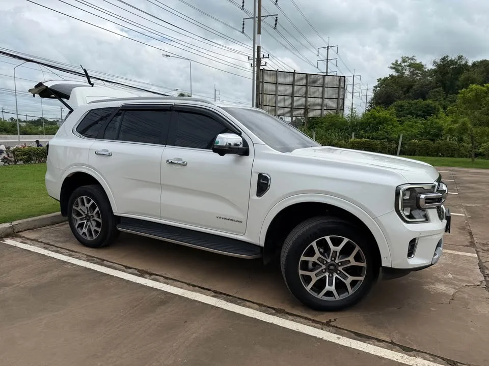 2023 Ford Everest III 3
