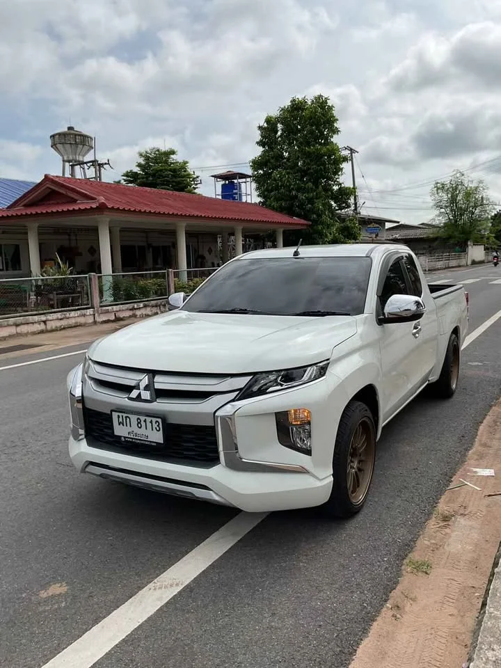 2022 Mitsubishi Triton V 3