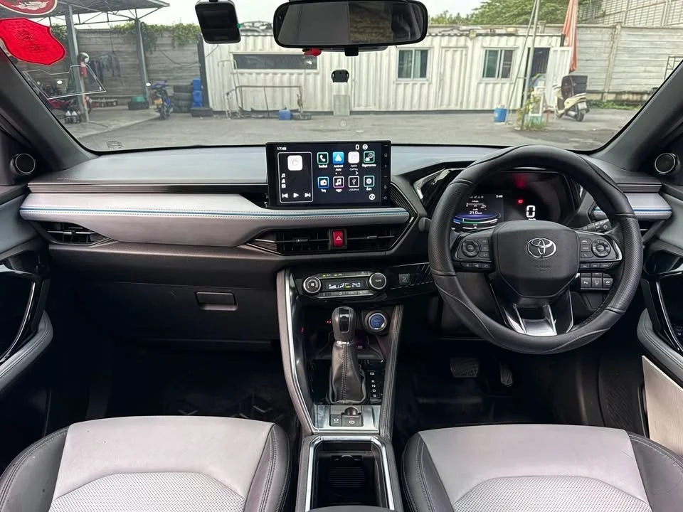 2023 Toyota Yaris Cross AC200 3