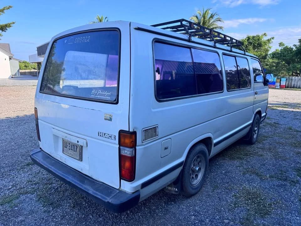 1989 Toyota Commuter III 3
