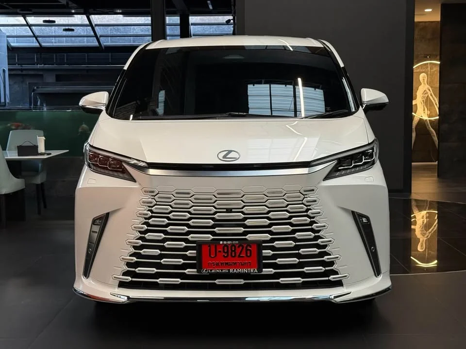 2026 Lexus LM II 2