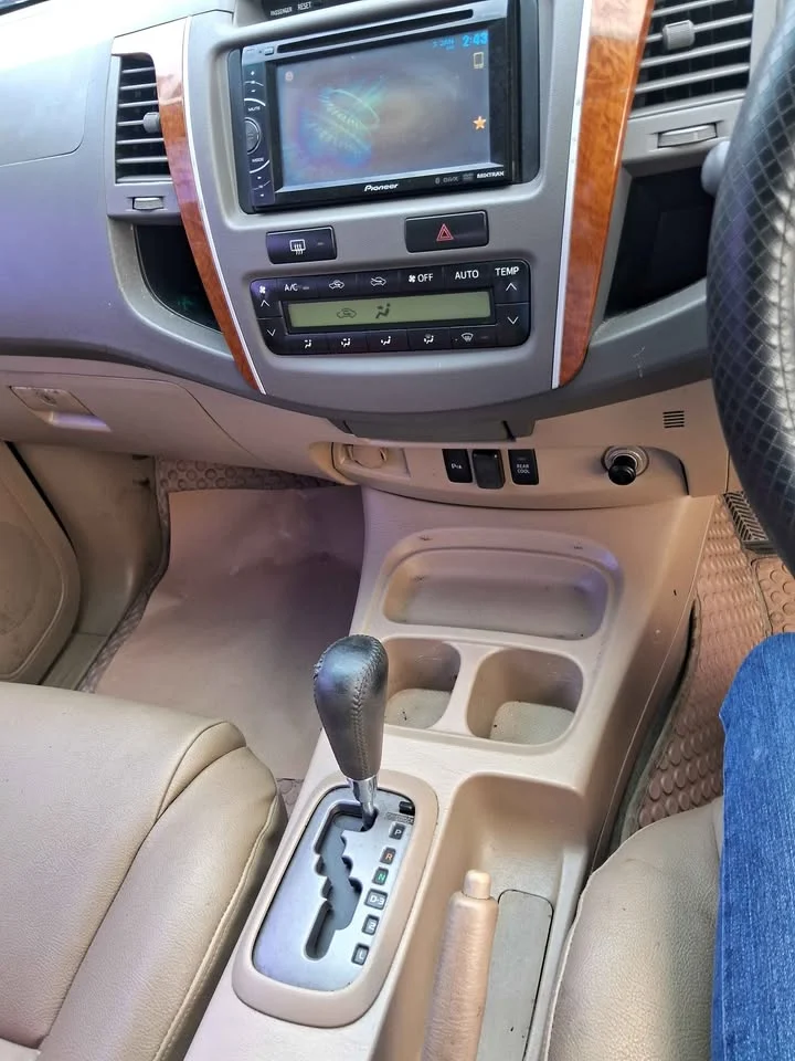 2010 Toyota Fortuner I 2