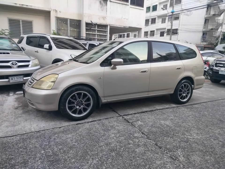 2004 Honda Stream I 2