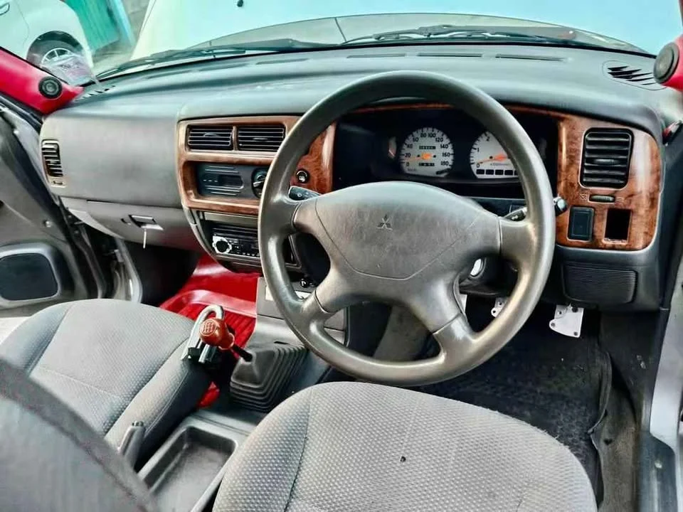 2005 Mitsubishi Strada III 2
