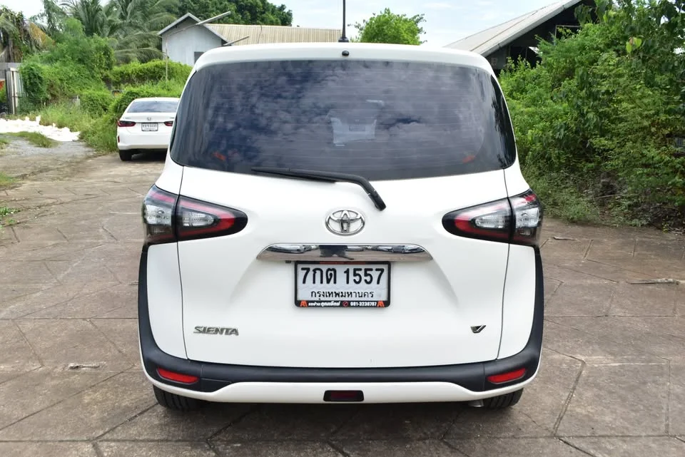 2018 Toyota Sienta II 2
