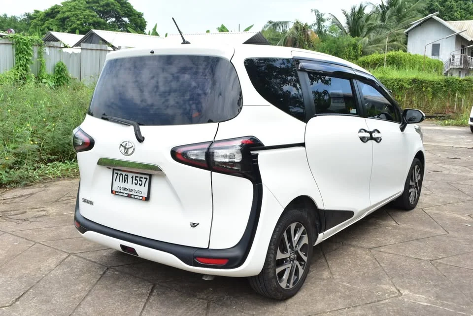 2018 Toyota Sienta II 3