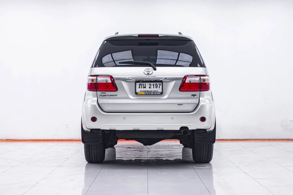 2010 Toyota Fortuner I 3