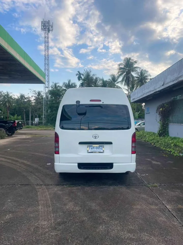 2011 Toyota Commuter V (H200) 3