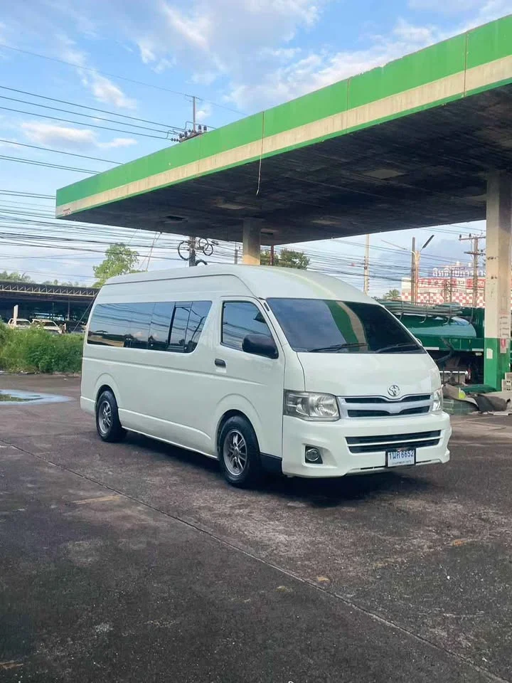 2011 Toyota Commuter V (H200) 2