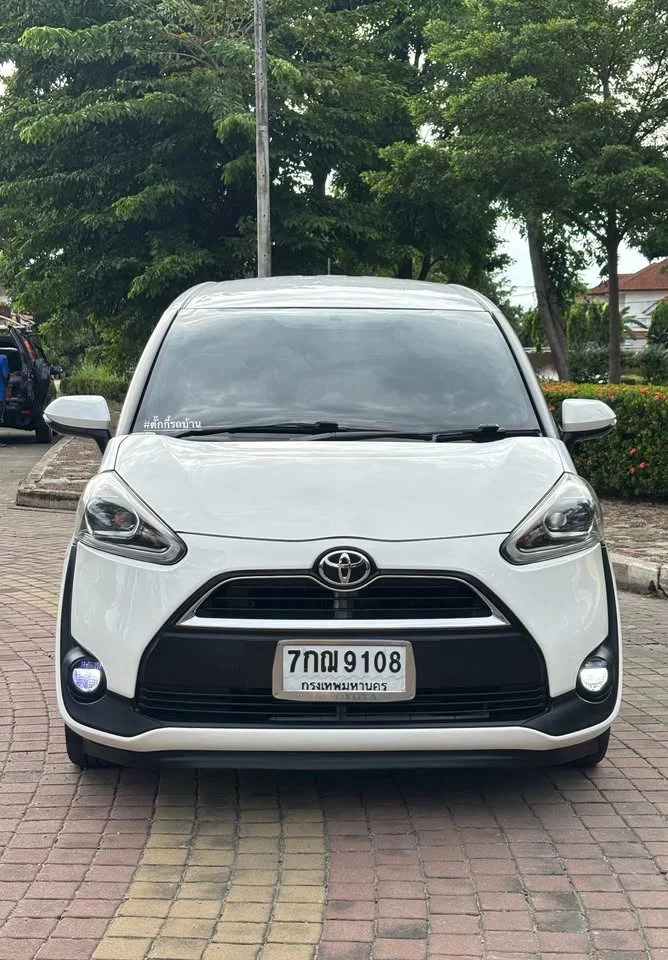 2018 Toyota Sienta II 3