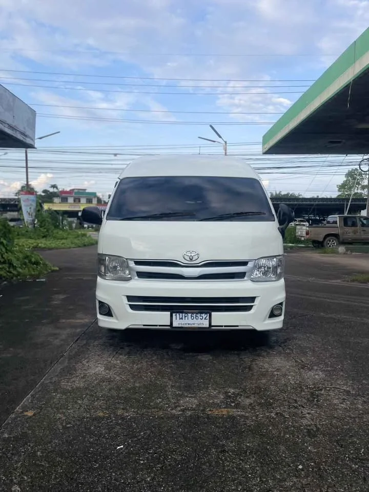 2011 Toyota Commuter V (H200) 2
