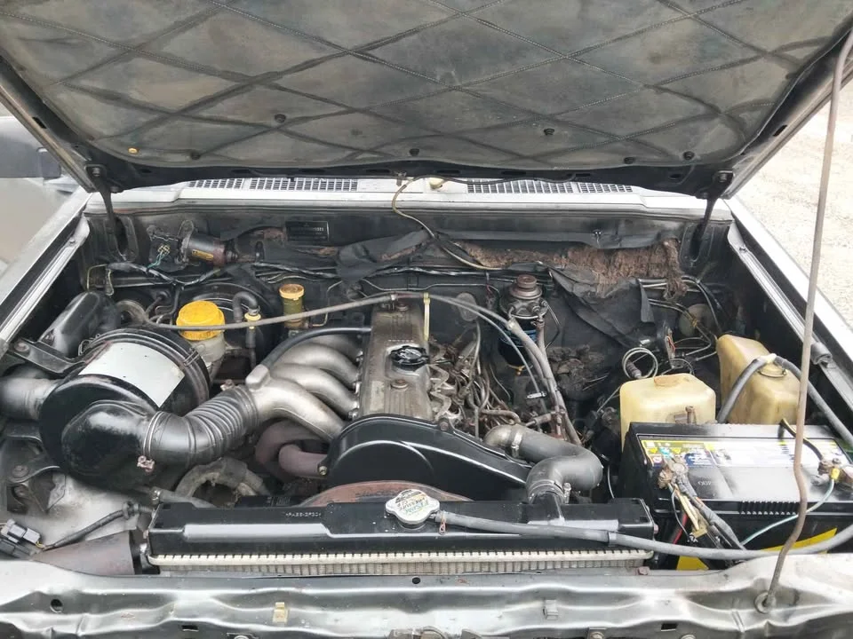 1990 Mitsubishi Triton II 2