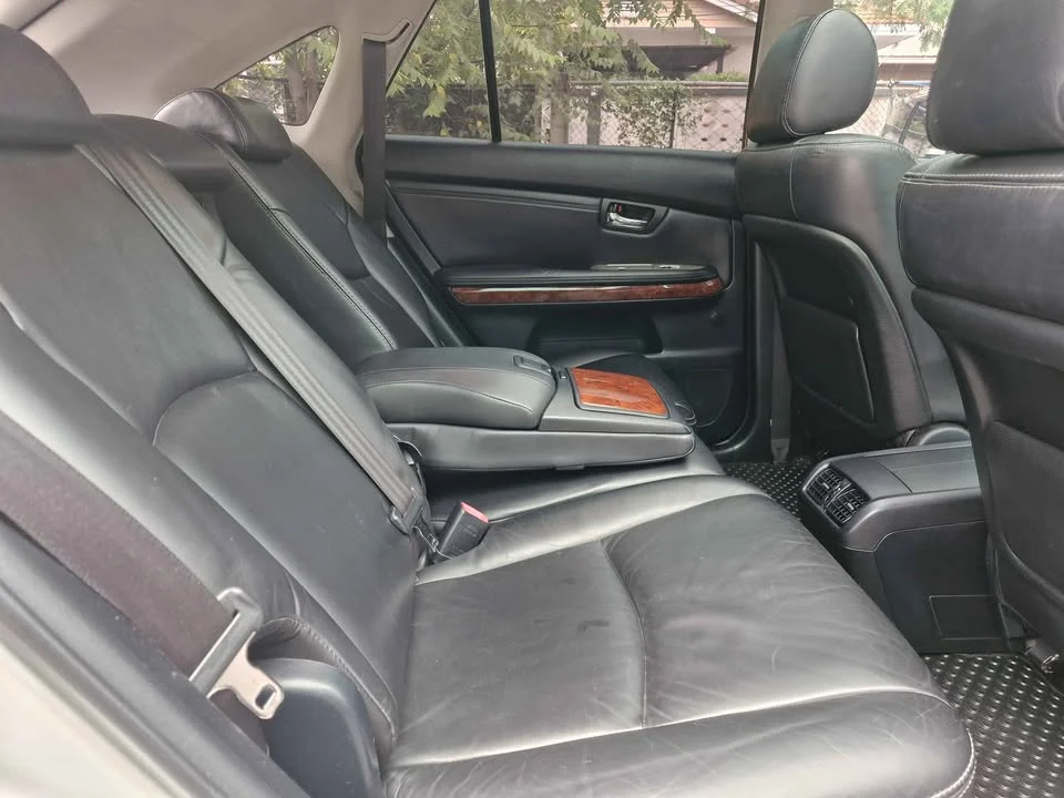 2004 Toyota Harrier II 2
