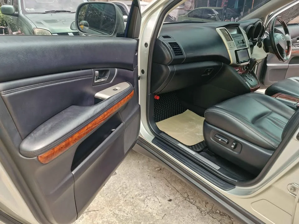 2004 Toyota Harrier II 3