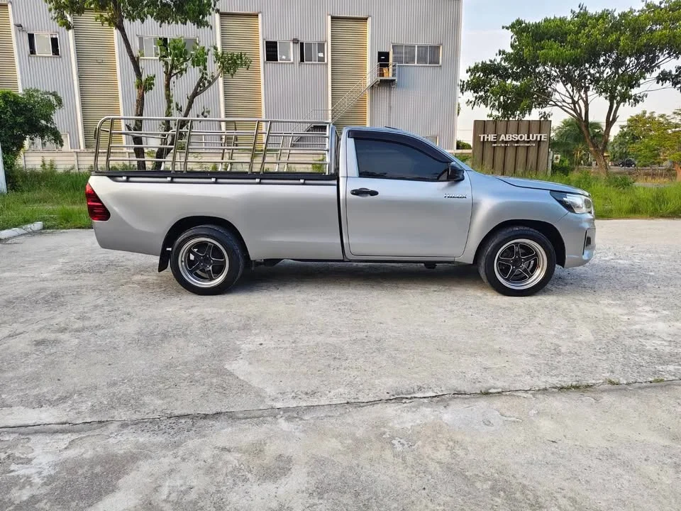 2018 Toyota Hilux VIII 2