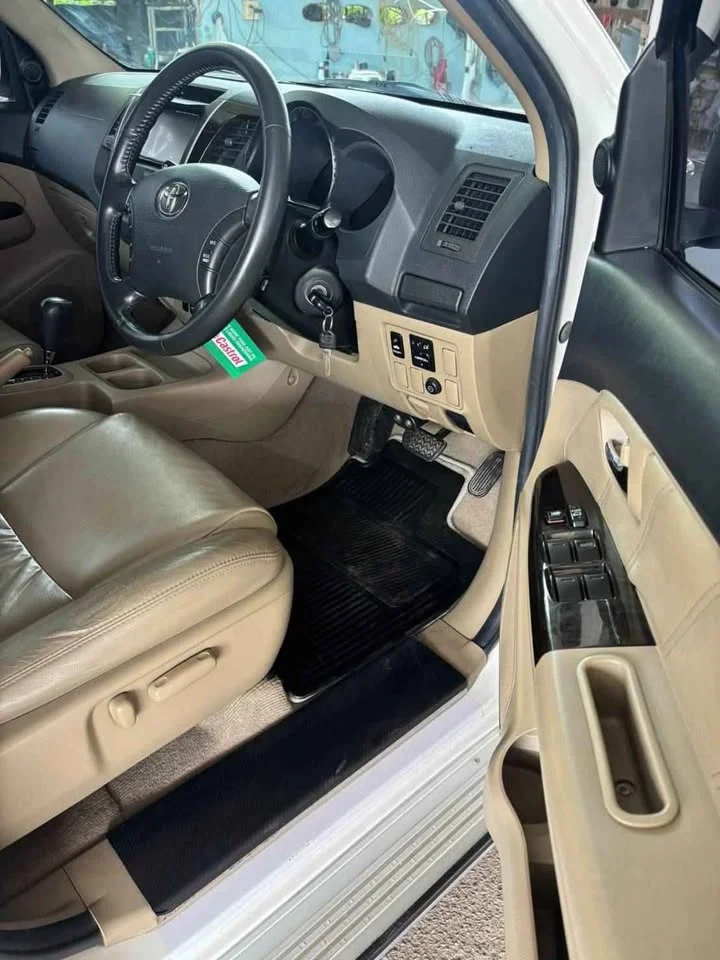 2010 Toyota Fortuner I 3